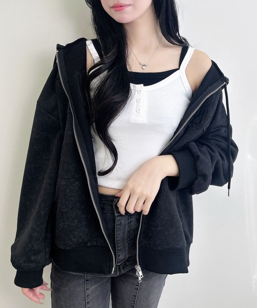 INGNI（イング）の「レイヤードリブキャミ（キャミソール・レディース・ホワイト×ブラック/グレー×ホワイト/ブラック×ホワイト・M）」の4枚目の写真