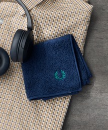 JEANS FACTORY （ジーンズファクトリー）の「[FRED PERRY/フレッドペリー] ワンポイントロゴ刺繍 タオルハンカチ（ハンカチ/ハンドタオル）」