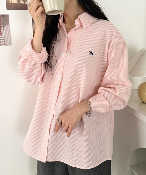 POLOCHAMPS(ポロチャンプス)の「POLOCHAMPS(ポロチャンプス)/カラーシャツ オーバーサイズ ストライプ長袖シャツ 羽織 ワンポイント刺繍(シャツ/ブラウス・レディース・サックスブルー/イエロー/ネイビー/レッド/グリーン/ブラウン・FREE)」の6枚目の写真