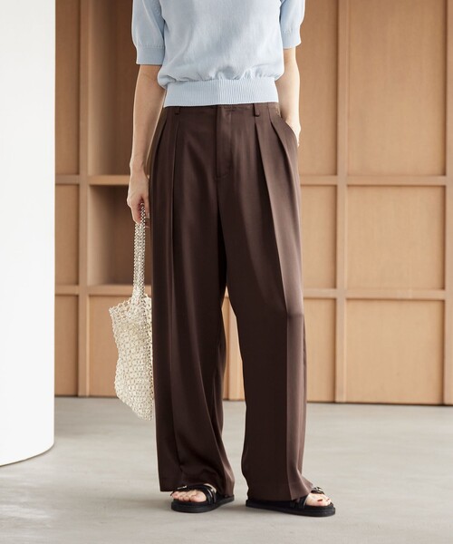 BEAUTY&YOUTH UNITED ARROWS（ビューティーアンドユースユナイテッドアローズ）の「ポリエステル ドレープ 2タック ワイドパンツ ウォッシャブル（その他パンツ・レディース・ブラック/ダークブラウン/オフホワイト・S/M/XS）」の3枚目の写真