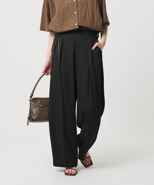 BEAUTY&YOUTH UNITED ARROWS（ビューティーアンドユースユナイテッドアローズ）の「ポリエステル ドレープ 2タック ワイドパンツ ウォッシャブル（その他パンツ・レディース・ブラック/ダークブラウン/オフホワイト・S/M/XS）」の2枚目の写真