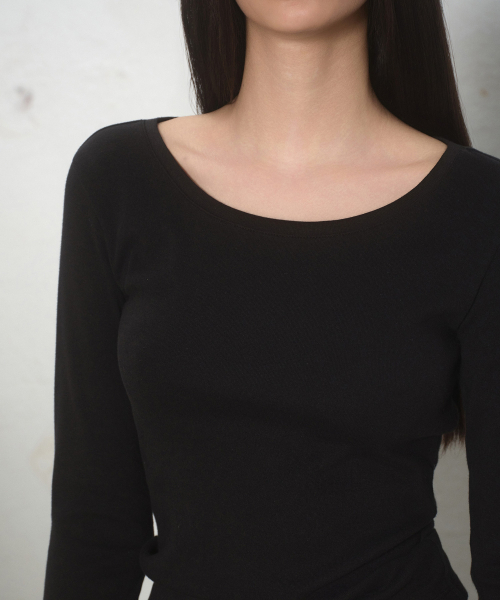 MUSINSA STANDARD WOMAN（ムシンサスタンダードウーマン）の「ウィメンズスリムスクープネック7部Tシャツ[ブラック]（Tシャツ/カットソー・レディース・その他・SMALL/MEDIUM/LARGE/X-SMALL）」の4枚目の写真