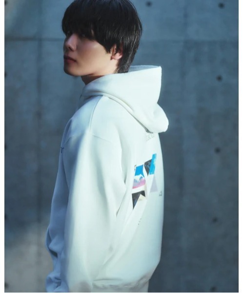Etrarium（エトラリウム）の「Etrarium 2nd Anniversary Hoodie（パーカー・レディース・ホワイト・FREE）」の3枚目の写真