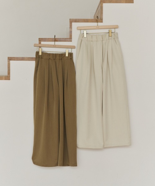 OLUN(オルン)の「easy tuck slacks pants/イージータックスラックスパンツ【セットアップ対応】(スラックス・レディース・ブラウン/アイボリー・MEDIUM/SMALL)」の3枚目の写真