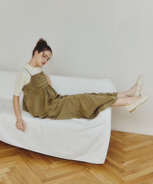OLUN(オルン)の「easy tuck slacks pants/イージータックスラックスパンツ【セットアップ対応】(スラックス・レディース・ブラウン/アイボリー・MEDIUM/SMALL)」の10枚目の写真