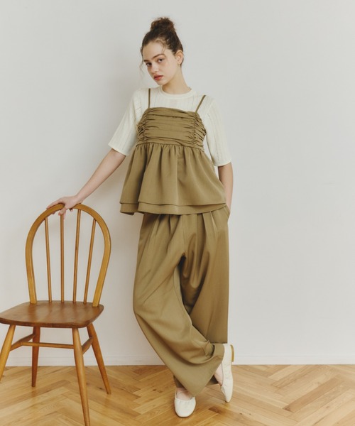 OLUN(オルン)の「easy tuck slacks pants/イージータックスラックスパンツ【セットアップ対応】(スラックス・レディース・ブラウン/アイボリー・MEDIUM/SMALL)」の9枚目の写真