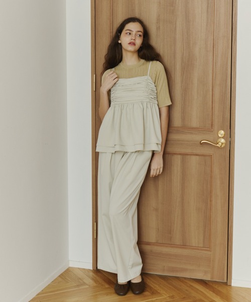 OLUN(オルン)の「easy tuck slacks pants/イージータックスラックスパンツ【セットアップ対応】(スラックス・レディース・ブラウン/アイボリー・MEDIUM/SMALL)」の5枚目の写真