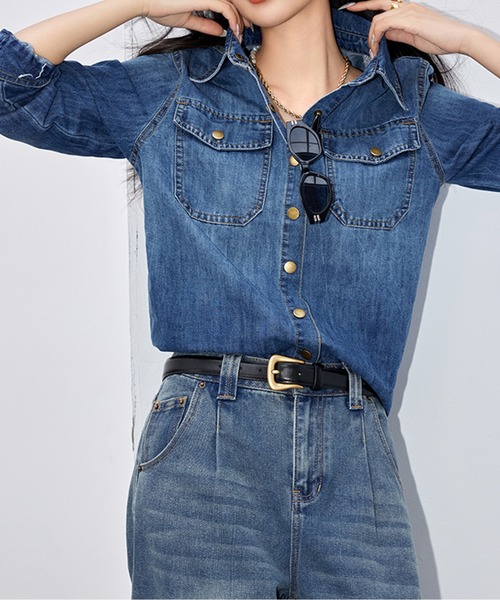 AMAJI(アマジ)の「大人カジュアルデニムシャツ(シャツ/ブラウス・レディース・ブルー・SMALL/MEDIUM/LARGE/X-LARGE)」の3枚目の写真