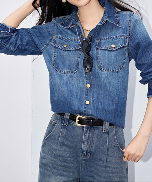 AMAJI(アマジ)の「大人カジュアルデニムシャツ(シャツ/ブラウス・レディース・ブルー・SMALL/MEDIUM/LARGE/X-LARGE)」の4枚目の写真