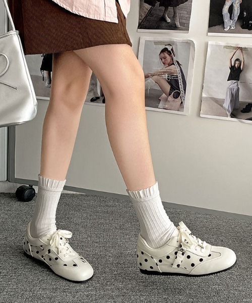 LAC-VERT(ラック・ヴェール)の「ドットストラップスニーカー(スニーカー・レディース・ホワイト/ブラック・LARGE/MEDIUM/SMALL)」の5枚目の写真