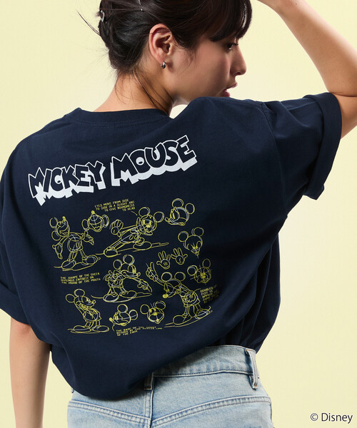 FREAK'S STORE(フリークスストア)の「限定展開 DISNEY/ディズニー/ミッキーマウス /モノクロ バックプリント クルーネック Tシャツ/Drew Paint(Tシャツ/カットソー・メンズ・スミクロ/ネイビー/ホワイト/ピンク・SMALL/MEDIUM/LARGE)」の3枚目の写真
