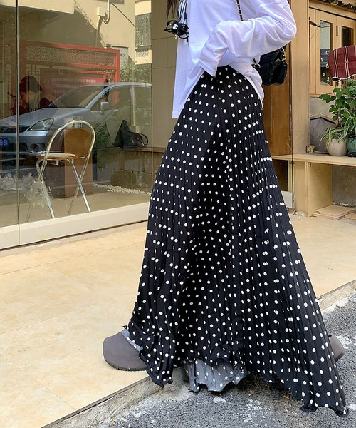 LAFFMO（ラフモ）の「プリントプリーツロングスカート（スカート・レディース・ベージュ/ブラック・F）」の4枚目の写真