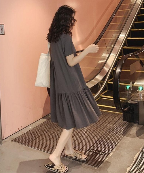 SallyLunn（サリーラン）の「アシンメトリー切り替えギャザーワンピース（ワンピース・レディース・ブラック/グレー・MEDIUM/LARGE）」の7枚目の写真