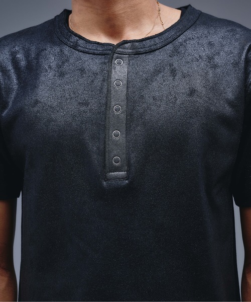 ANDER HUNK(アンダーハンク)の「Coated Henry neck Rib T-shirt / コーティングヘンリーネックリブTシャツ(Tシャツ/カットソー・メンズ・ブラック/パープル・MEDIUM/LARGE)」の14枚目の写真