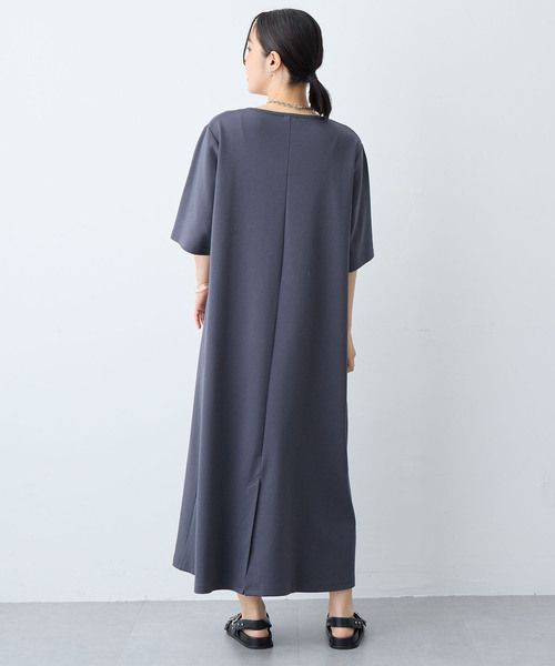 anyfee(エニフィー)の「【anyfee/大きいサイズ】着てサラなめらかポンチ素材Aラインワンピース《接触冷感・吸水速乾》(2026SS)(ワンピース・レディース・ブラック/エメラルド/モカ/オレンジ/チャコール・5L/4L/3L/LL)」の7枚目の写真