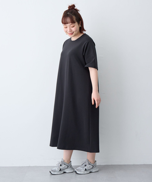 anyfee(エニフィー)の「【anyfee/大きいサイズ】着てサラなめらかポンチ素材Aラインワンピース《接触冷感・吸水速乾》(2026SS)(ワンピース・レディース・ブラック/エメラルド/モカ/オレンジ/チャコール・5L/4L/3L/LL)」の14枚目の写真