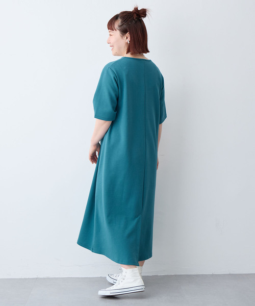 anyfee(エニフィー)の「【anyfee/大きいサイズ】着てサラなめらかポンチ素材Aラインワンピース《接触冷感・吸水速乾》(2026SS)(ワンピース・レディース・ブラック/エメラルド/モカ/オレンジ/チャコール・5L/4L/3L/LL)」の21枚目の写真