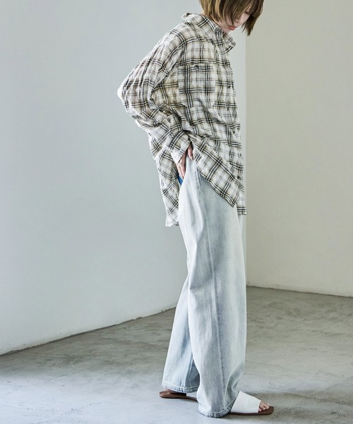Fashion Letter(ファッションレター)の「オーバーサイズ先染めシアーチェックタックシャツ(シャツ/ブラウス・レディース・ベージュ/ネイビー/ブラック・M)」の4枚目の写真