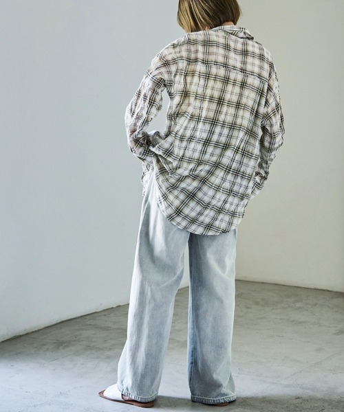 Fashion Letter(ファッションレター)の「オーバーサイズ先染めシアーチェックタックシャツ(シャツ/ブラウス・レディース・ベージュ/ネイビー/ブラック・M)」の6枚目の写真