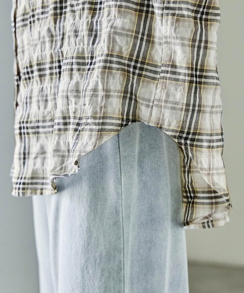 Fashion Letter(ファッションレター)の「オーバーサイズ先染めシアーチェックタックシャツ(シャツ/ブラウス・レディース・ベージュ/ネイビー/ブラック・M)」の11枚目の写真