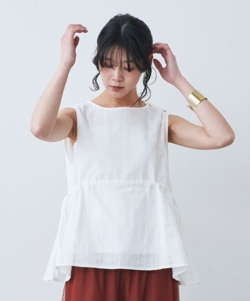 mensha!(メンシャ)の「MEKEARISA×mensha! ガーゼでドレスアップ! ペプラムノースリーブトップス(その他トップス・レディース・ワイン/ホワイト/ブラック・M/L/LL)」の2枚目の写真