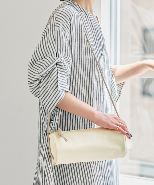 Spick & Span（スピックアンドスパン）の「《別注カラー有り / 》&MyuQ / アンドミューク MARU NY（ショルダーバッグ・レディース・ブラック/イエロー・FREE）」の6枚目の写真