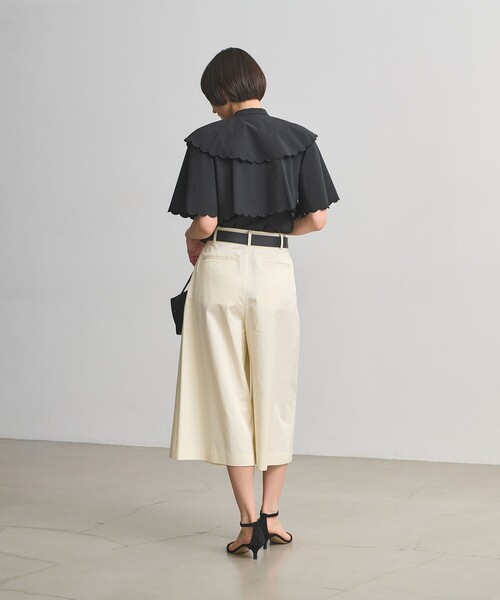 UNITED ARROWS(ユナイテッドアローズ)の「スカラップ フリル ブラウス ‐はっ水 UVカット 防しわ ウォッシャブル‐(シャツ/ブラウス・レディース・ブラック/ネイビー/ホワイト・FREE)」の22枚目の写真