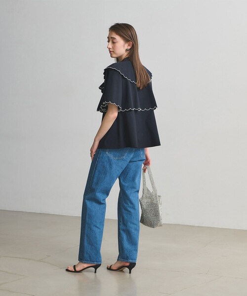 UNITED ARROWS(ユナイテッドアローズ)の「スカラップ フリル ブラウス ‐はっ水 UVカット 防しわ ウォッシャブル‐(シャツ/ブラウス・レディース・ブラック/ネイビー/ホワイト・FREE)」の4枚目の写真