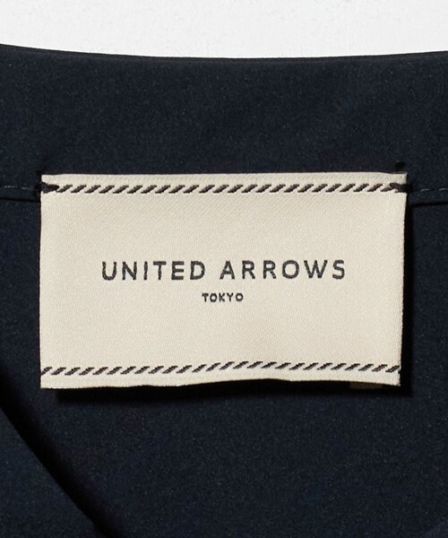 UNITED ARROWS(ユナイテッドアローズ)の「スカラップ フリル ブラウス ‐はっ水 UVカット 防しわ ウォッシャブル‐(シャツ/ブラウス・レディース・ブラック/ネイビー/ホワイト・FREE)」の16枚目の写真