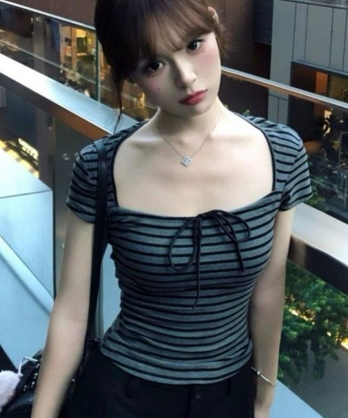 ViViDAY（ビビデー）の「フロントリボン　ボーダー柄ショートtシャツ（Tシャツ/カットソー・レディース・ダークグレー・M）」の9枚目の写真