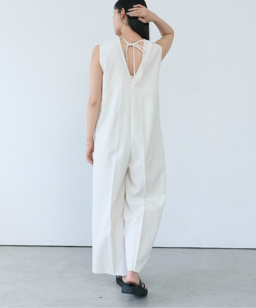 SOYEN(ソイエン)の「Vネックセンタープレスワイドパンツロンパース(つなぎ/オールインワン・レディース・ホワイト/カーキ・F)」の16枚目の写真