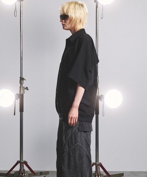 MAISON SPECIAL（メゾンスペシャル）の「《UNISEX》3D Sporty Switching  Prime-Over Short-sleeved Shirt/3Dスポーティー切り替えプライムオーバーショートスリーブシャツ【MAISON SPECIAL/メゾンスペシャル】（シャツ/ブラウス・メンズ・ブラック/チャコールグレー・0/1/2）」の18枚目の写真