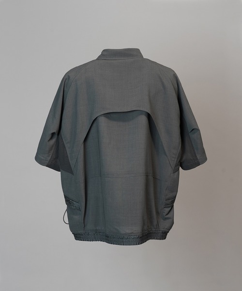 MAISON SPECIAL（メゾンスペシャル）の「《UNISEX》3D Sporty Switching  Prime-Over Short-sleeved Shirt/3Dスポーティー切り替えプライムオーバーショートスリーブシャツ【MAISON SPECIAL/メゾンスペシャル】（シャツ/ブラウス・メンズ・ブラック/チャコールグレー・0/1/2）」の9枚目の写真