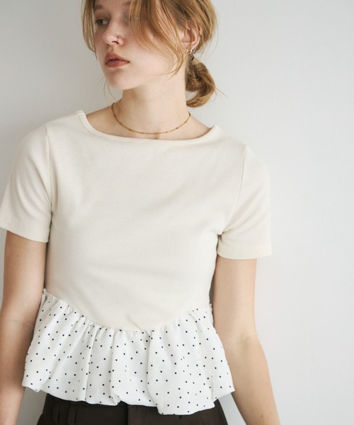 Aunue(オーヌ)の「ペプラムドッキングカットプルオーバー(Tシャツ/カットソー・レディース・アイボリー系2/アイボリー系1・FREE)」の22枚目の写真