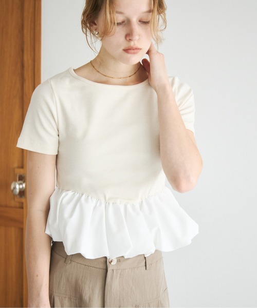 Aunue(オーヌ)の「ペプラムドッキングカットプルオーバー(Tシャツ/カットソー・レディース・アイボリー系2/アイボリー系1・FREE)」の8枚目の写真