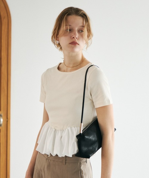 Aunue(オーヌ)の「ペプラムドッキングカットプルオーバー(Tシャツ/カットソー・レディース・アイボリー系2/アイボリー系1・FREE)」の12枚目の写真