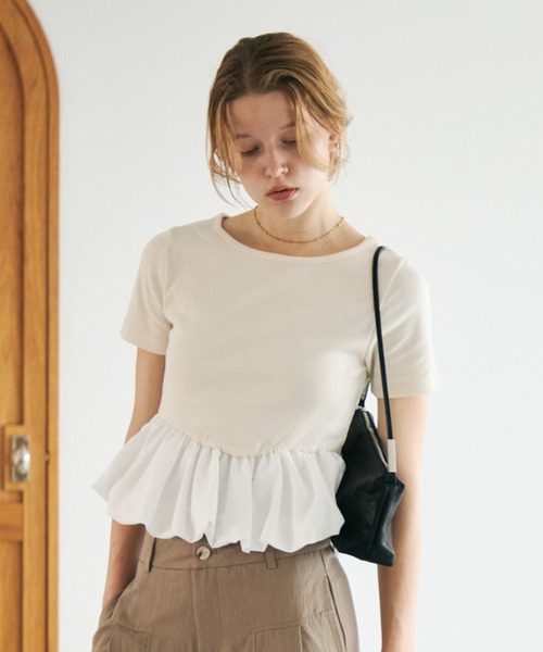 Aunue(オーヌ)の「ペプラムドッキングカットプルオーバー(Tシャツ/カットソー・レディース・アイボリー系2/アイボリー系1・FREE)」の11枚目の写真