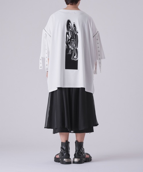 狐独(コドク)の「カットアウトハトメ刺繍Tシャツ(Tシャツ/カットソー・メンズ・ブラック/オフホワイト/ブルー・LARGE/MEDIUM)」の16枚目の写真