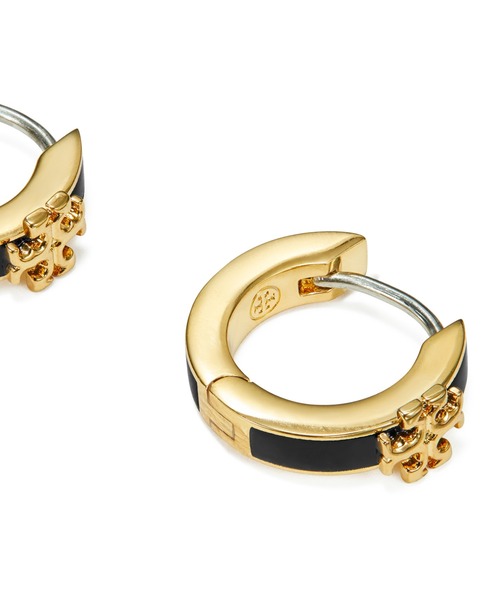TORY BURCH（トリーバーチ）の「アイコン エナメル ハギー ピアス（ピアス（両耳用）・レディース・ブラック×ゴールド/アイボリー・ONE SIZE）」の3枚目の写真