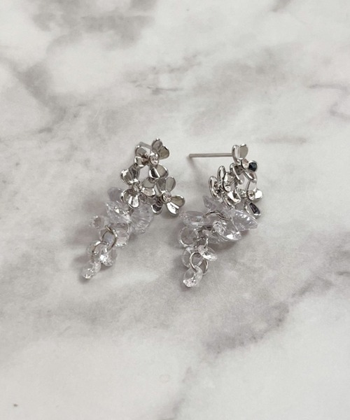 yu-ka(ユーカ)の「YU-KA:フラワーブーケピアス Flower bouquet earrings(ピアス(両耳用)・レディース・シルバー・FREE)」の2枚目の写真