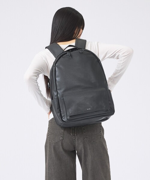 YArKA（ヤーカ）の「【YArKA/ヤーカ】real leather flap pocket round backpack/リアルレザー丸型フラップポケットバックパック/ユニセックス（バックパック/リュック・メンズ・ブラック・フリー）」の20枚目の写真