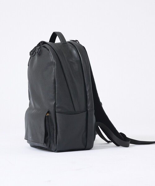 YArKA（ヤーカ）の「【YArKA/ヤーカ】real leather flap pocket round backpack/リアルレザー丸型フラップポケットバックパック/ユニセックス（バックパック/リュック・メンズ・ブラック・フリー）」の14枚目の写真