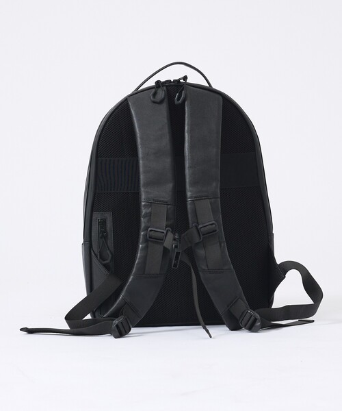 YArKA（ヤーカ）の「【YArKA/ヤーカ】real leather flap pocket round backpack/リアルレザー丸型フラップポケットバックパック/ユニセックス（バックパック/リュック・メンズ・ブラック・フリー）」の13枚目の写真