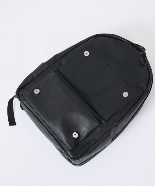 YArKA（ヤーカ）の「【YArKA/ヤーカ】real leather flap pocket round backpack/リアルレザー丸型フラップポケットバックパック/ユニセックス（バックパック/リュック・メンズ・ブラック・フリー）」の7枚目の写真