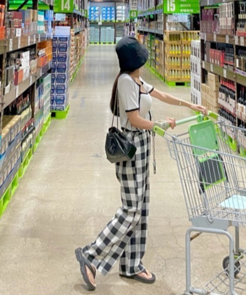 FAVORITO(ファヴォリート)の「チェック柄ワイドパンツ(その他パンツ・レディース・ブラック/ピンク・F)」の5枚目の写真
