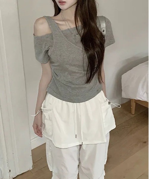 MEMECLE(メメクル)の「【 MEMECLE / メメクル 】Y2Kアシンメトリーレイヤードカットソー(Tシャツ/カットソー・レディース・ブラック/グレー/ホワイト・FREE)」の3枚目の写真
