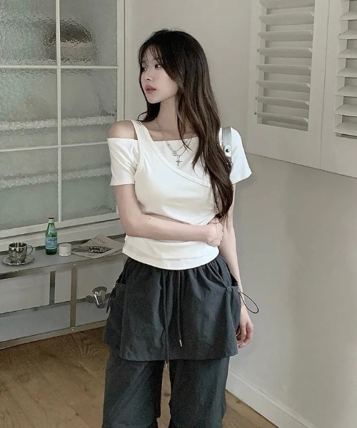 MEMECLE(メメクル)の「【 MEMECLE / メメクル 】Y2Kアシンメトリーレイヤードカットソー(Tシャツ/カットソー・レディース・ブラック/グレー/ホワイト・FREE)」の15枚目の写真