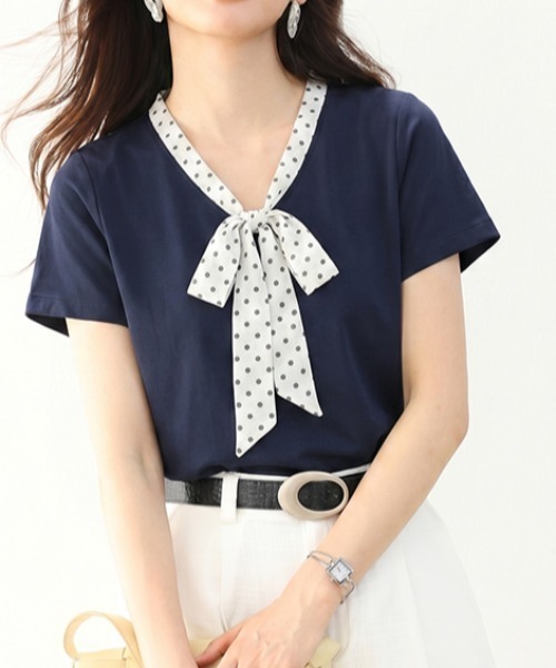AMAJI(アマジ)の「ドット柄 リボンタイ Vネック 半袖Tシャツ(Tシャツ/カットソー・レディース・ネイビー・SMALL/MEDIUM/LARGE/X-LARGE)」の2枚目の写真