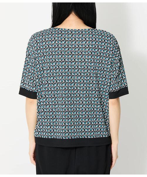 NEWYORKER(ニューヨーカー)の「強撚スムースナイトキューブプリント 切替えカットソープルオーバー(Tシャツ/カットソー・レディース・グリーン/ピンク・MEDIUM)」の4枚目の写真