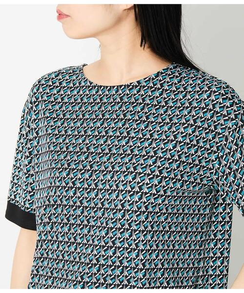 NEWYORKER(ニューヨーカー)の「強撚スムースナイトキューブプリント 切替えカットソープルオーバー(Tシャツ/カットソー・レディース・グリーン/ピンク・MEDIUM)」の5枚目の写真
